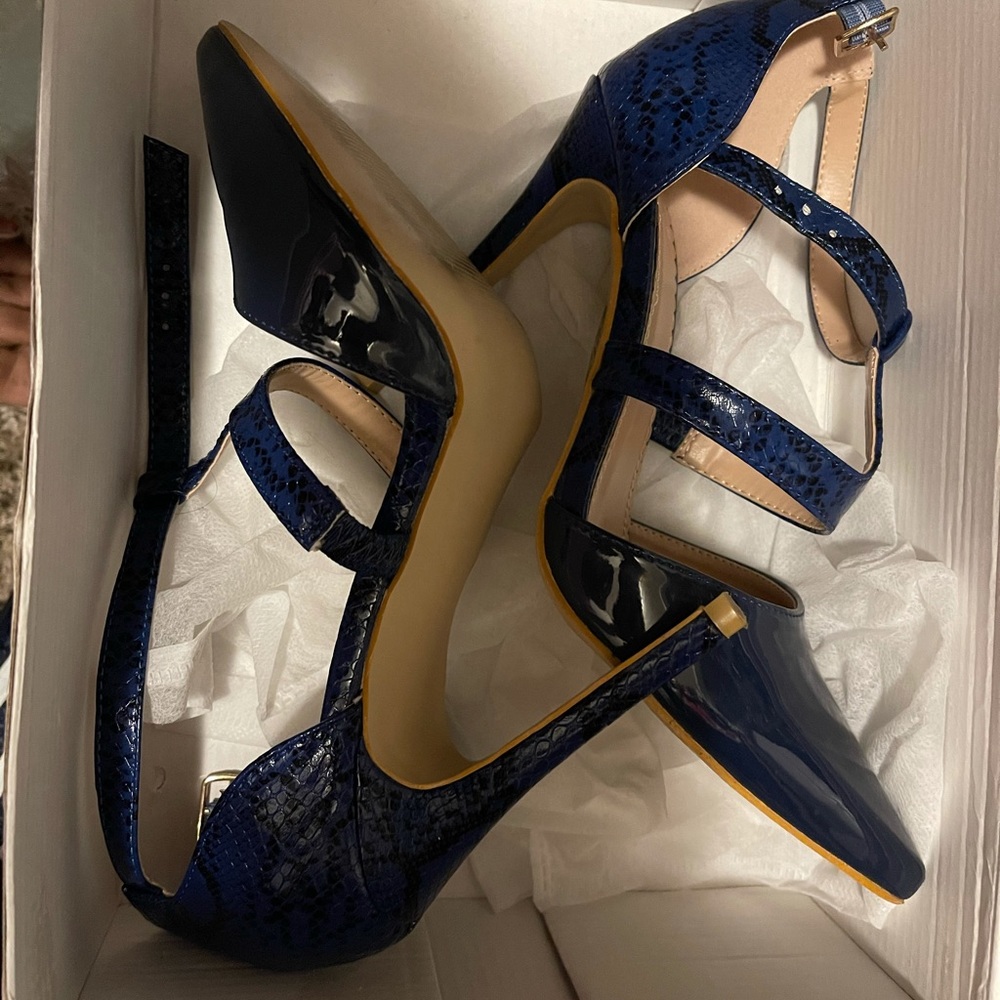 Navy heel